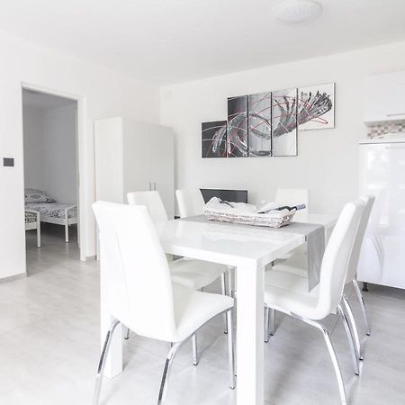 New Family 2 Bedroom Apartment Vodnjan Kültér fotó